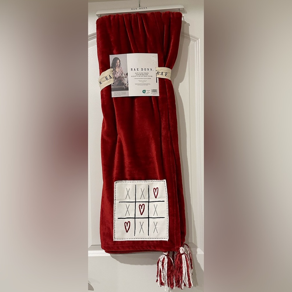 RAE DUNN Soft Plush Throw